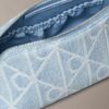 Toalettväska i Denim med emblem-logotyp över hela ytan Toalettväska i Denim med emblem-logotyp över hela ytan