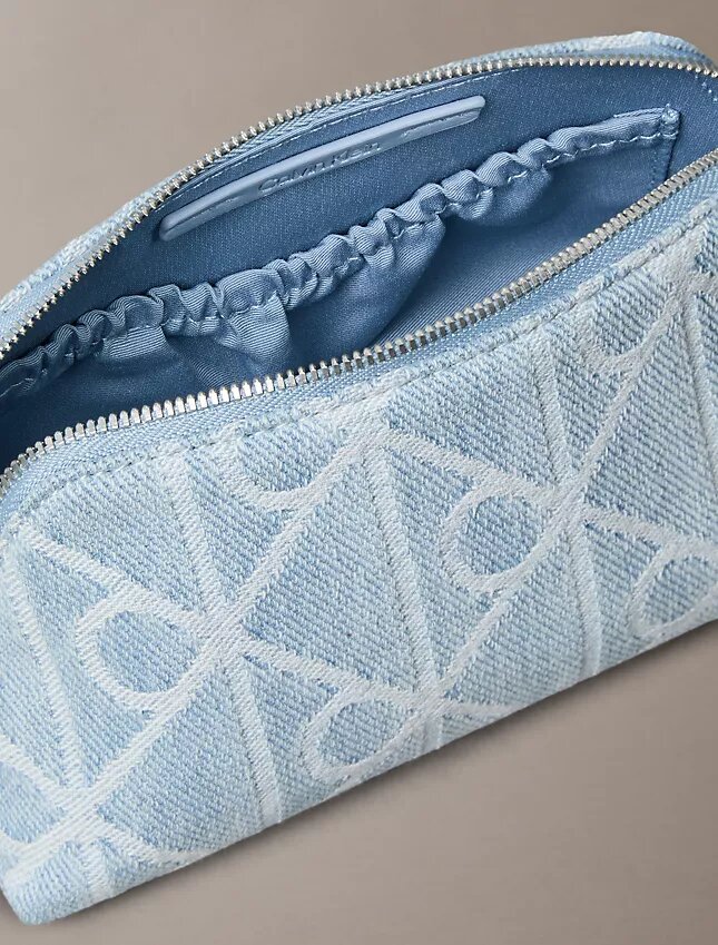Toalettväska i Denim med emblem-logotyp över hela ytan Toalettväska i Denim med emblem-logotyp över hela ytan