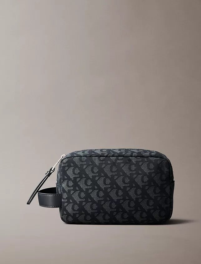 Toalettväska med Monogram-önster över hela ytan Toalettväska med Monogram-önster över hela ytan