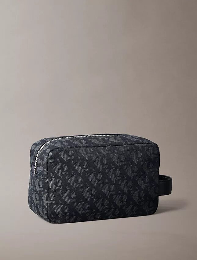 Toalettväska med Monogram-önster över hela ytan Toalettväska med Monogram-önster över hela ytan