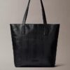 Tote-väska med emblem-logotyp över hela ytan Tote-väska med emblem-logotyp över hela ytan