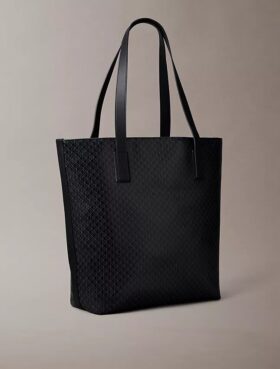 Tote-väska med emblem-logotyp över hela ytan Tote-väska med emblem-logotyp över hela ytan