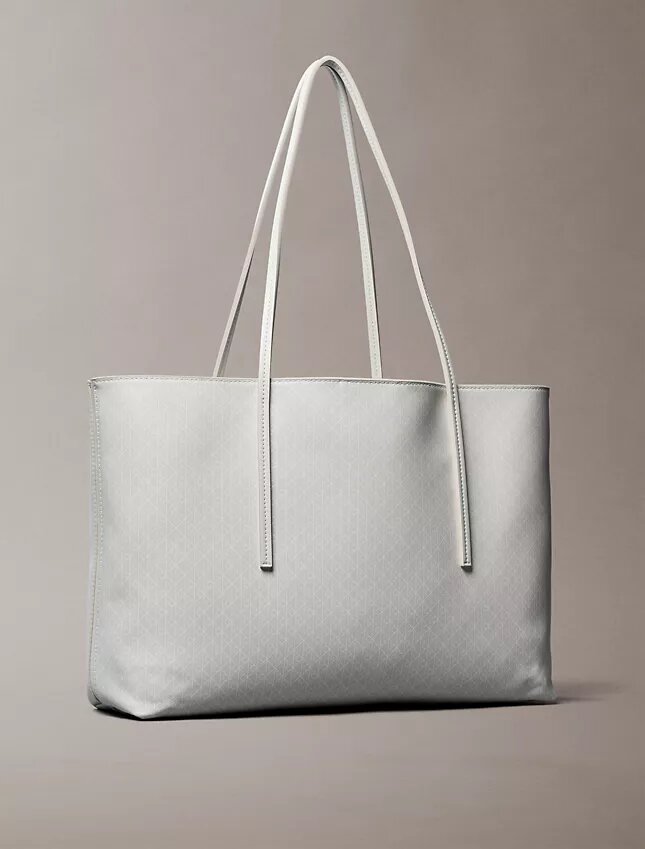 Tote-väska med emblem-logotyp över hela ytan och ficka Tote-väska med emblem-logotyp över hela ytan och ficka