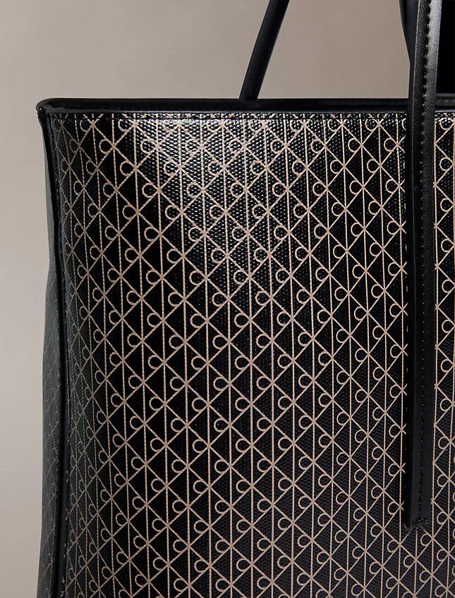 Tote-väska med emblem-logotyp över hela ytan och ficka Tote-väska med emblem-logotyp över hela ytan och ficka