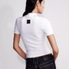 Utskuren T-shirt med rund hals och smal passform Utskuren T-shirt med rund hals och smal passform