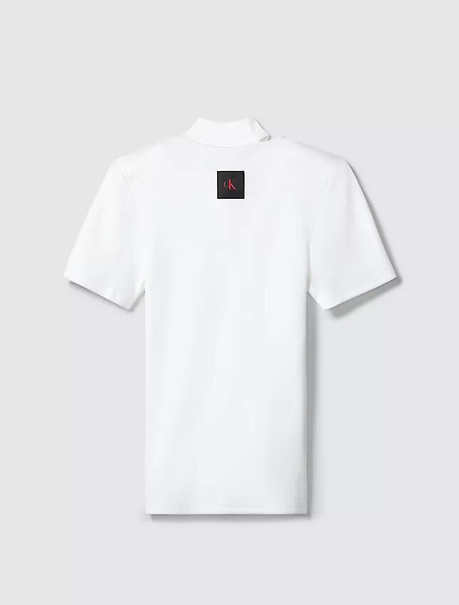 Utskuren T-shirt med rund hals och smal passform Utskuren T-shirt med rund hals och smal passform