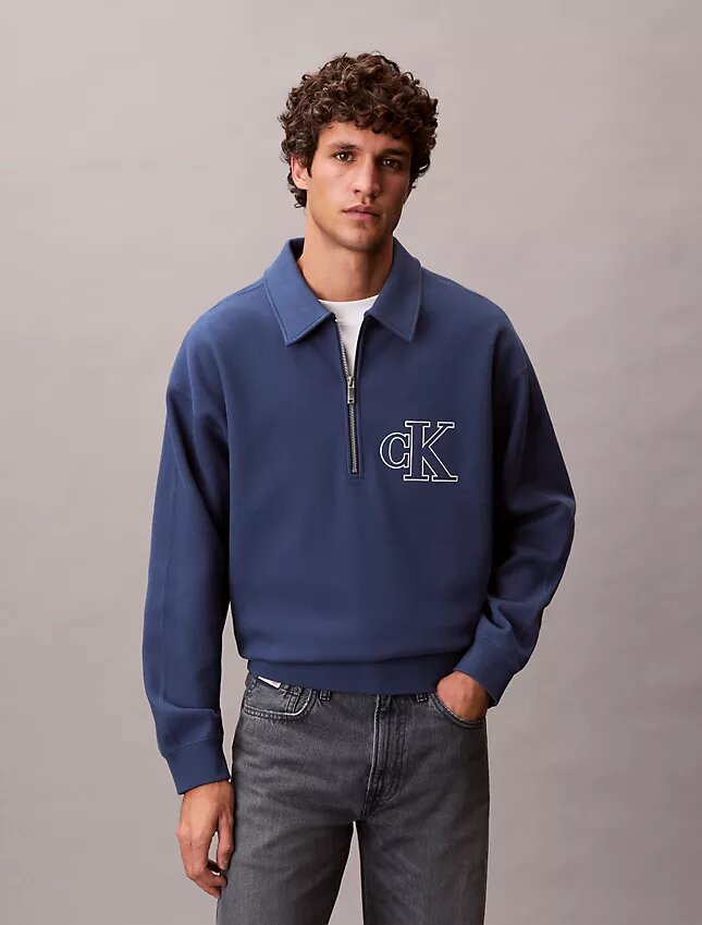 Varsity-tröja med Monogram-logotyp och kvartslång dragkedja Varsity-tröja med Monogram-logotyp och kvartslång dragkedja