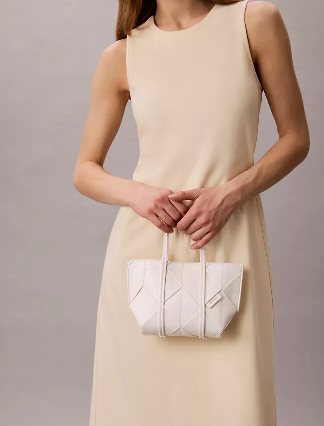 Vävd mini-tote-väska med axelrem Vävd mini-tote-väska med axelrem